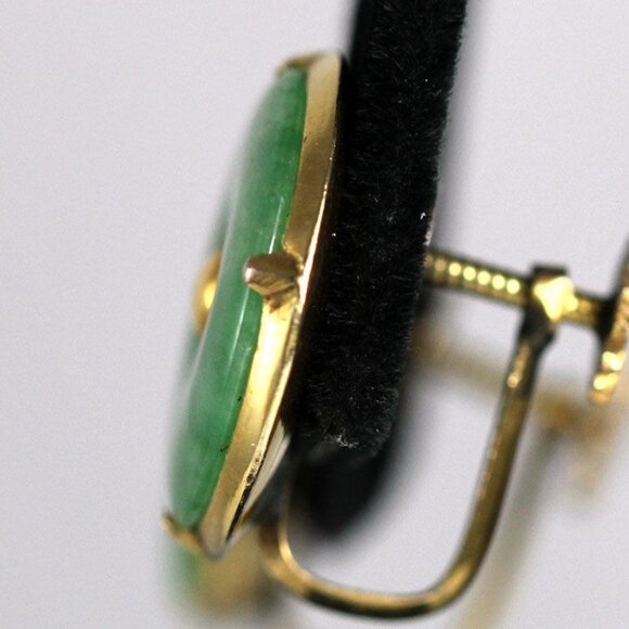 VINTAGE JADE GREEN 16MM 14K YELLOW GOLD DISC SCREW-ON EARRINGS - Picture 3 of 12